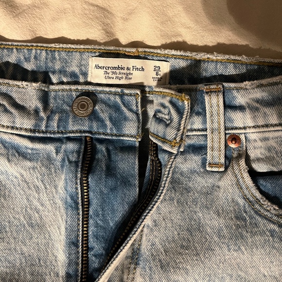 NWT Abercrombie Ultra High Rise 90s Straight Jean (with Raw Hem) 29 SHORT - Picture 5 of 11
